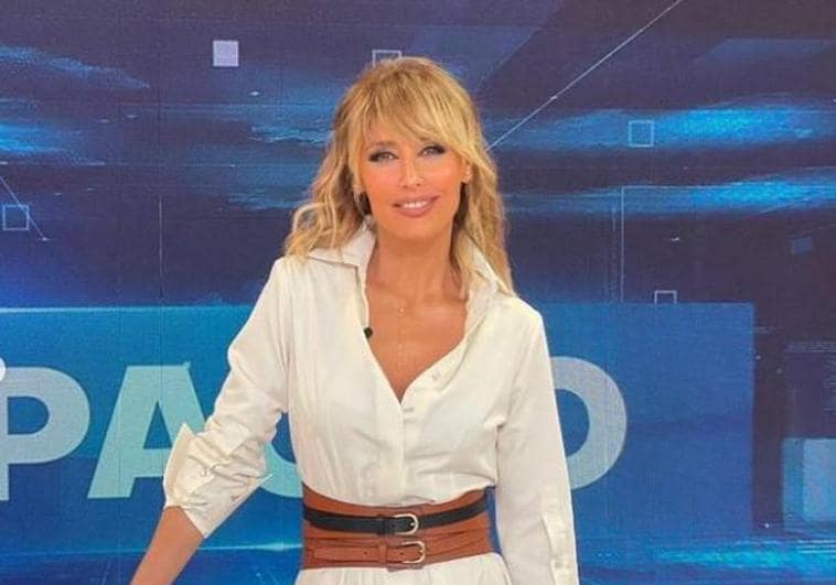 Emma García, muy elegante al reconocer un error en 'Fiesta': «Todos metemos la pata...»